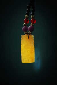 ink string reflecting golden amber