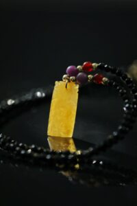 ink string reflecting golden amber