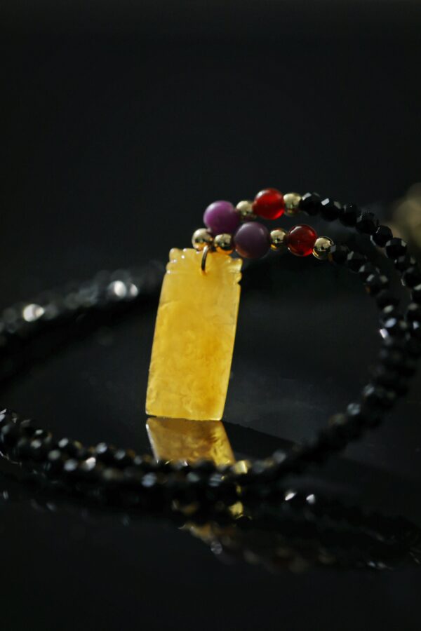 ink string reflecting golden amber