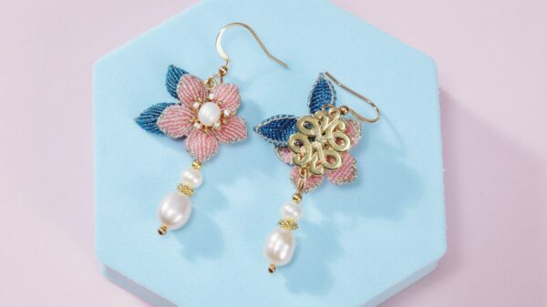 peach rhythm blue leaf pearl pendant