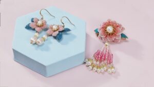 peach rhythm blue leaf pearl pendant