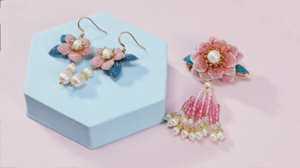 peach rhythm blue leaf pearl pendant