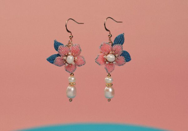 peach rhythm blue leaf pearl pendant
