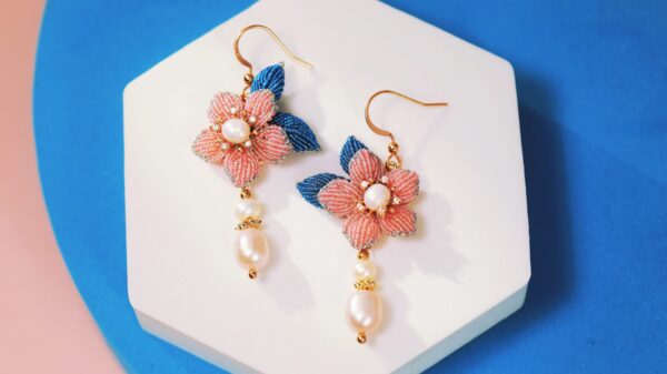 peach rhythm blue leaf pearl pendant