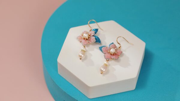 peach rhythm blue leaf pearl pendant