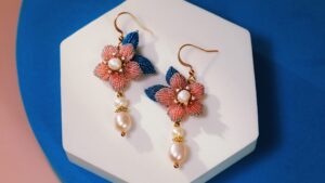 peach rhythm blue leaf pearl pendant