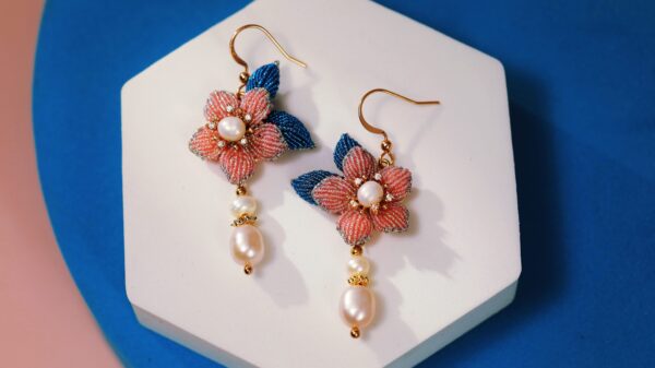 peach rhythm blue leaf pearl pendant
