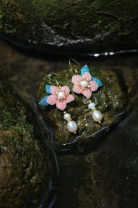 peach rhythm blue leaf pearl pendant