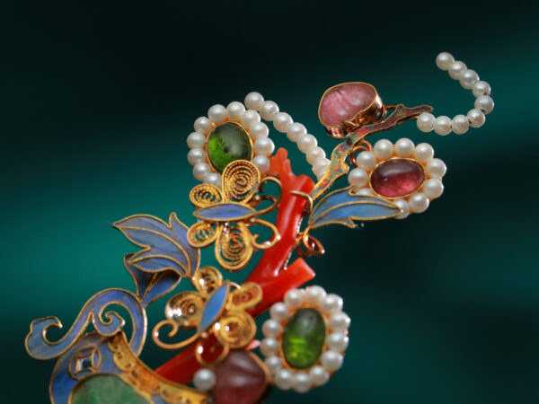 head ornament with gold filigree "duobao"design