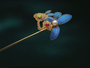 hairpin decorated with fungus of longevity and "longlive"character