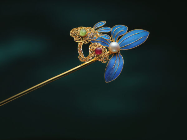 hairpin decorated with fungus of longevity and "longlive"character