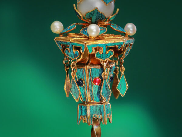 head ornament decorated with auscipious bat and peach motifs