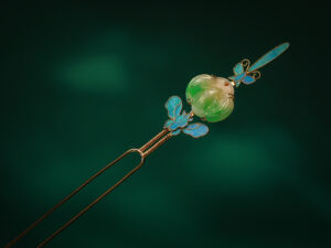 hairpin decorated with a gold filigree crab (copy)