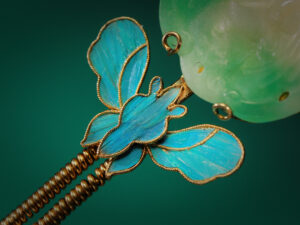 hairpin decorated with potted flowers