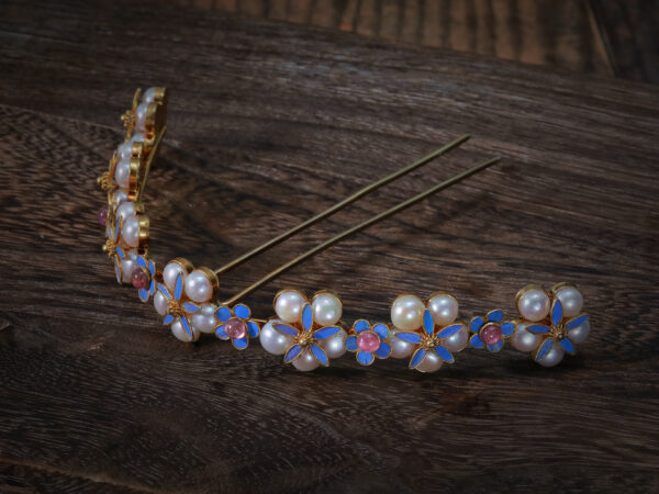 head ornament decorated with plum blossoms