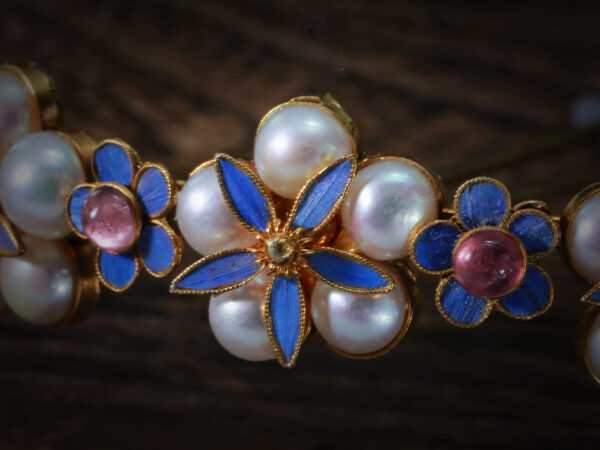 head ornament decorated with plum blossoms