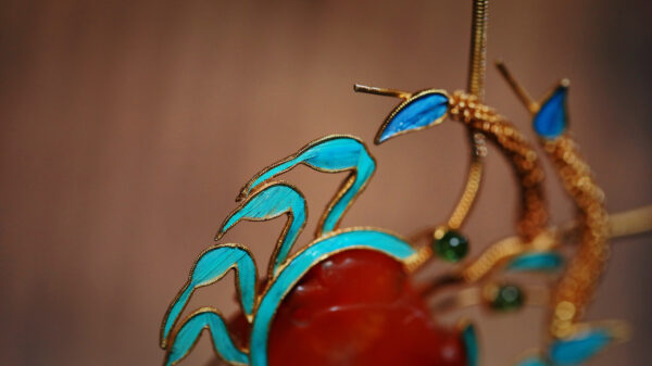 hairpin decorated with a gold filigree crab