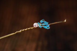 ruyi motif ear pick hair stick