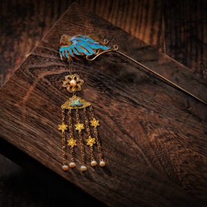 gem encrusted walking dragon step shake hairpin