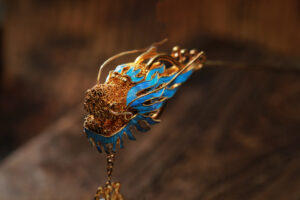 gem encrusted walking dragon step shake hairpin